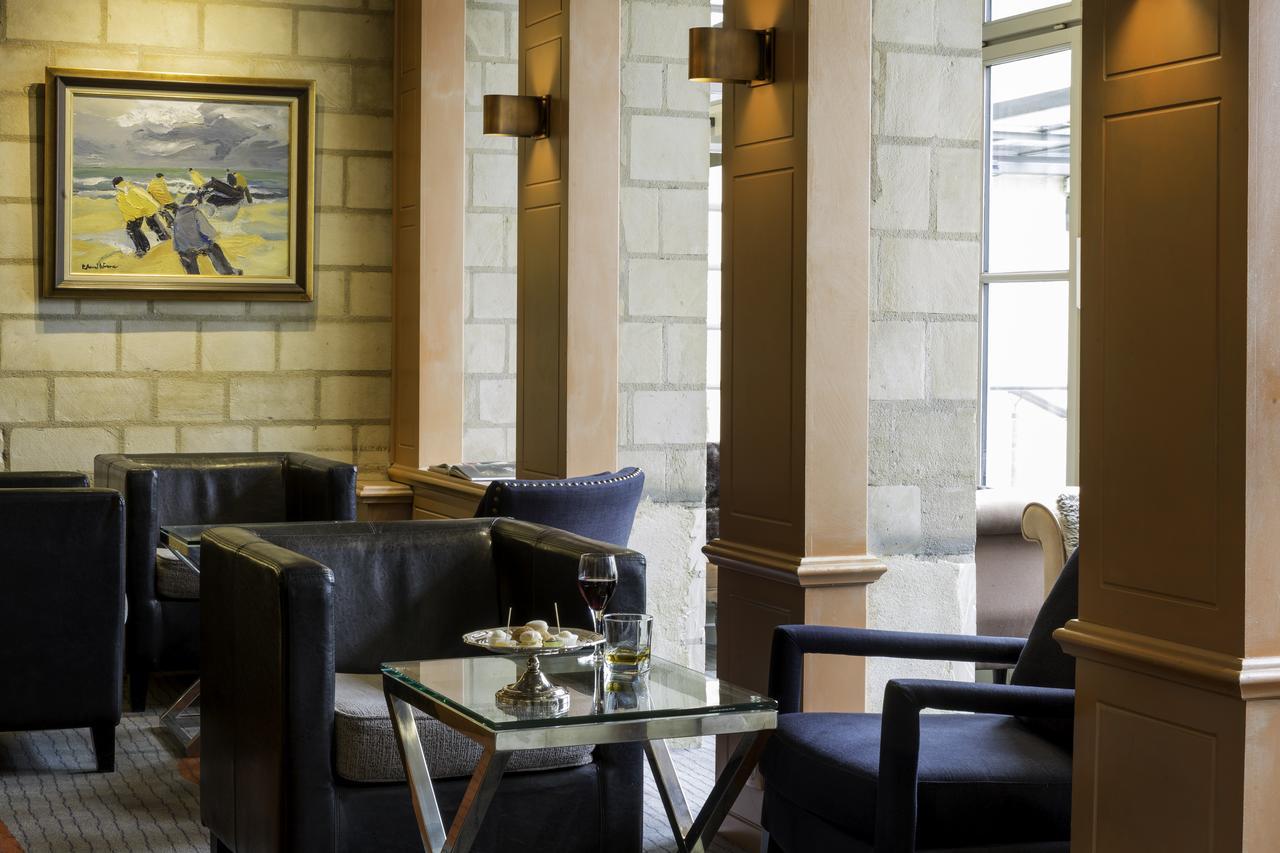 Hotel Restaurant Le Dauphin Et Le Spa Du Prieure Кан Екстер'єр фото